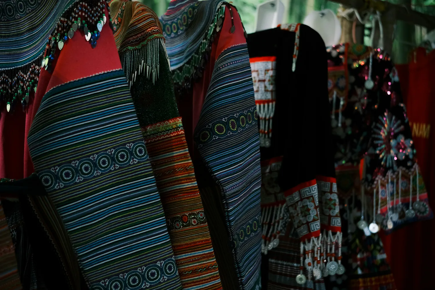 exploring the relevance of traditional textiles in today's fashion landscape